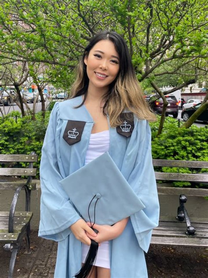 Extraemily Wiki, Age, Height, Education, Twitch, College, Real Name, Instagram