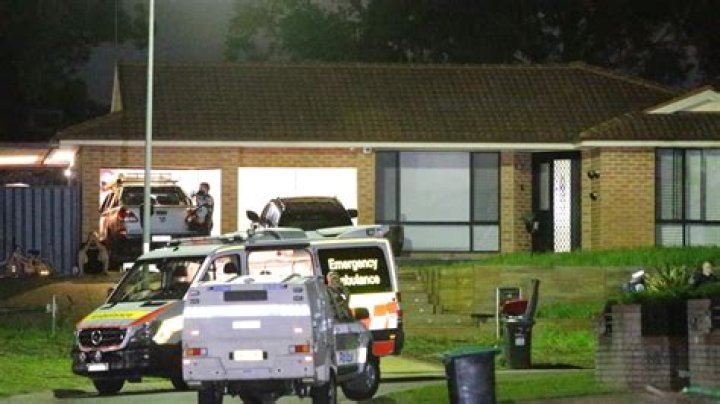 Glenmore Park: Man dies after fight with neighbour