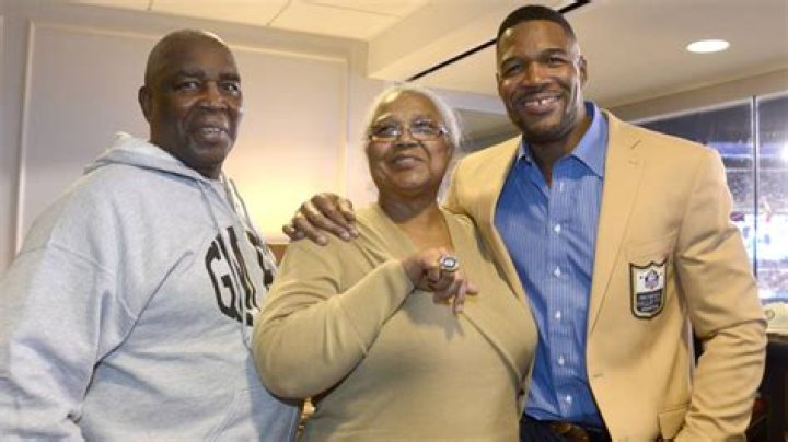 Michael Strahan's sad story behind dad's death