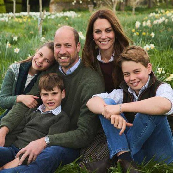Princess Kate joins a family portage session at the Orchards Centre